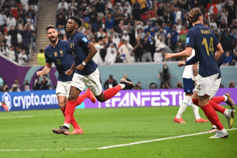Francia saca el resultado frente a Inglaterra en partidazo