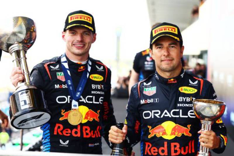 Verstappen y “Checo” Pérez repiten el 1-2 en el GP de Japón