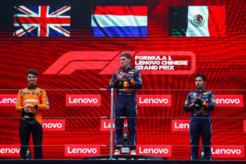 Verstappen, de la pole a la victoria en el GP de China