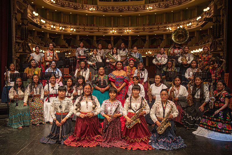 Alejandra Robles y Mujeres del Viento Florido unen su música por las que nunca tendrán voz 