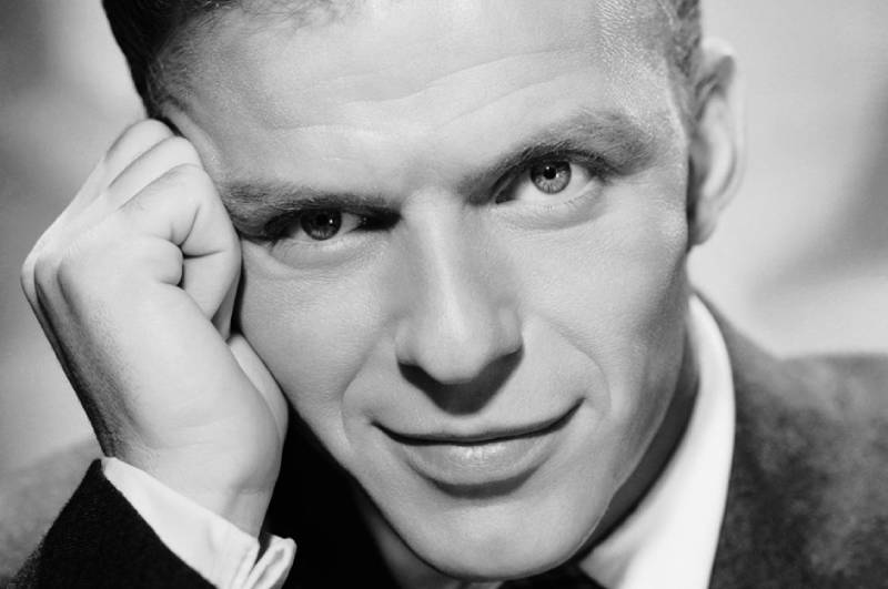 Presenta el documental “Frank Sinatra o la época de oro americana” 