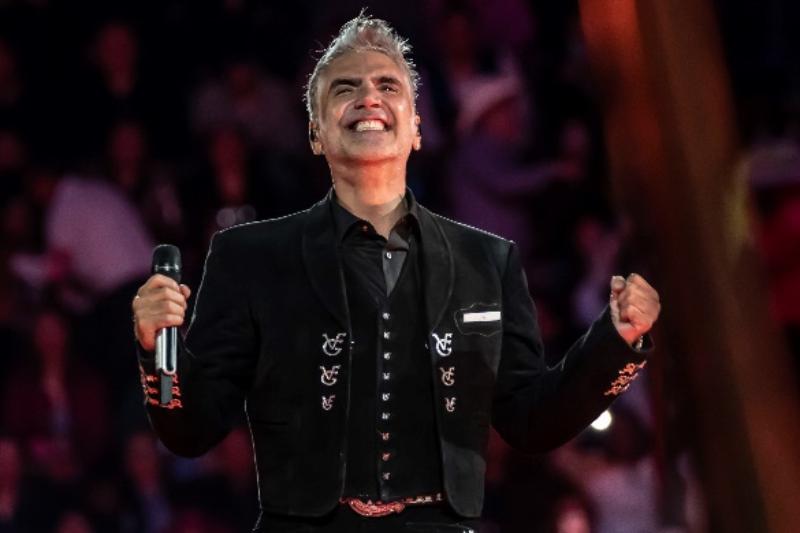 Star+ revive una y otra vez el concierto de Alejandro Fernández en la Plaza México