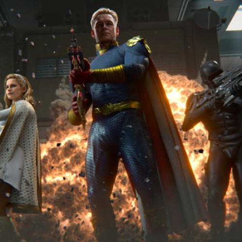 Tres personajes con trajes de combate posan frente a una explosión en un entorno interior, evocando una escena de acción.