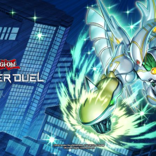 Ilustración oficial promocional del videojuego Yu-Gi-Oh! MASTER DUEL. Muestra al personaje de carta HÉROE Favorito Shining Flare Wingman en una pose dinámica de combate rodeado de destellos de energía verde y blanca, con edificios de una metrópolis nocturna en el fondo y el logotipo oficial del juego.