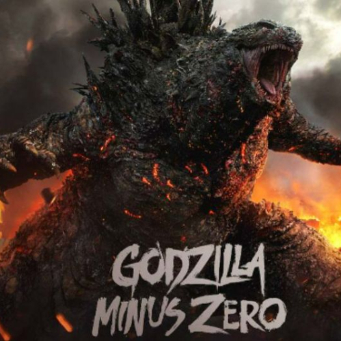Ilustración cinematográfica de Godzilla en primer plano sobre un fondo de destrucción urbana con fuego y humo denso. El monstruo aparece rugiendo con escamas oscuras y texturas incandescentes en tono rojizo que simulan energía atómica en su lomo. En la parte central inferior se aprecia el título oficial de la película "GODZILLA MINUS ZERO" en tipografía desgastada de color blanco.
