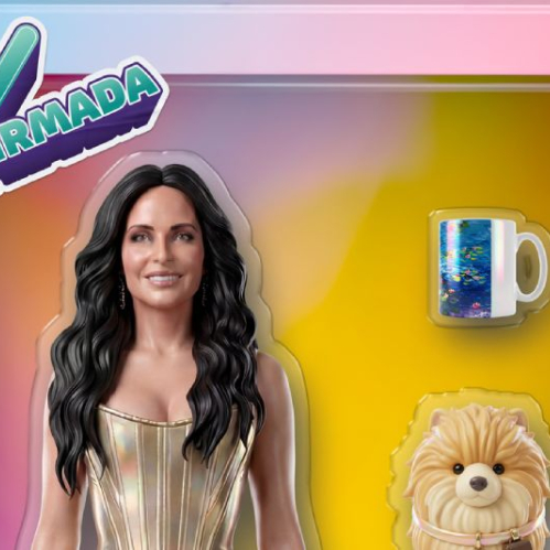 Imagen promocional con una figura estilo coleccionable que representa a Ximena Herrera junto a accesorios sobre fondo de colores pastel.