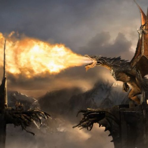 Captura de pantalla oficial de The Lord of the Rings: War in the North – Legacy Edition. Muestra a un imponente dragón alado sobre la cornisa de un puente de piedra destruido lanzando una gran ráfaga de fuego, frente a un grupo de tres héroes que observan la escena bajo un cielo nublado y montañas nevadas al fondo.