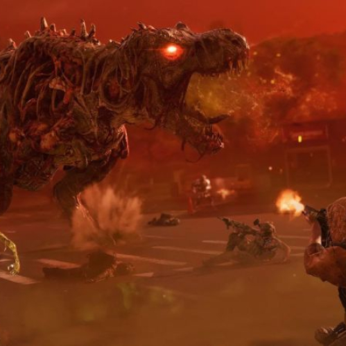 Escena cinematográfica de combate del modo Zombies en Call of Duty: Black Ops 7. Un gigantesco Tiranosaurio Rex zombi mutado con huesos expuestos y fuego rugiendo en una calle iluminada en rojo, mientras operadores armados le disparan.