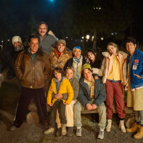 Elenco y equipo de producción durante el rodaje de "Un mal partido".