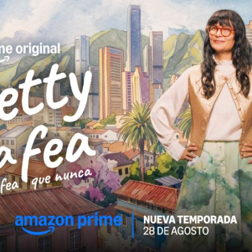 Arte promocional ilustrado con estilo acuarela que muestra a Beatriz Pinzón Solano (Ana María Orozco) en primer plano sobre la derecha, sonriendo con sus tradicionales anteojos rojos y las manos apoyadas en la cintura. De fondo se observa una panorámica de la ciudad de Bogotá con sus cerros, edificios representativos y casas tradicionales de tejados rojos. En la parte izquierda destaca el logotipo 'Betty la fea: Más fea que nunca' sobre los logos de Prime Original y Amazon Prime.