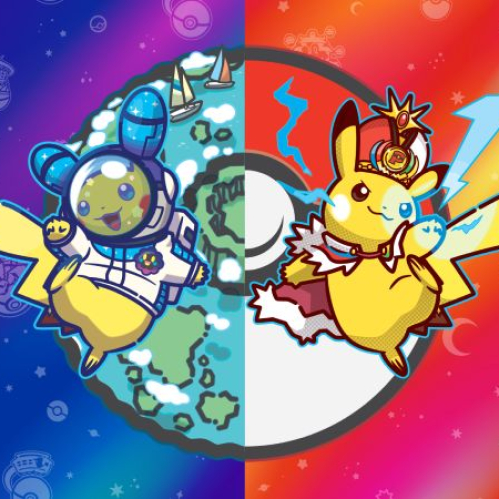 Arte ilustrado promocional de la banda sonora oficial del Campeonato Mundial Pokémon 2026 dividido diagonalmente en dos secciones. A la izquierda, sobre un fondo espacial azul con estrellas y una luna, aparece un Pikachu vestido con un traje de astronauta blanco y azul volando sobre un planeta. A la derecha, sobre un fondo en degradado rojo y amarillo con rayos de luz, se muestra un Pikachu coronado luciendo una capa roja sobre un campo de batalla. En la esquina inferior derecha se aprecia el logotipo oficial del evento "Pokémon WORLD CHAMPIONSHIPS 2026".