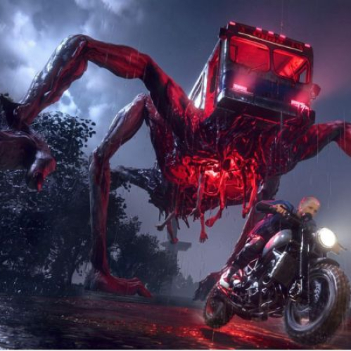 Captura de pantalla promocional de jugabilidad de "Once Human" en alta resolución y ambiente nocturno lluvioso. En la parte derecha, un motociclista con chaqueta azul y casco realiza una maniobra sobre un camino asfaltado mojado. Justo detrás y encima de él acecha una criatura mutante gigante compuesta por extremidades cibernéticas rojas y la carrocería de un autobús nocturno como cabeza, cuyos faros iluminan la escena entre destellos rojos y la lluvia que cae sobre los árboles de fondo.