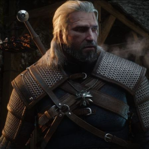 Primer plano del brujo Geralt de Rivia portando su armadura de cota de malla y cuero con el medallón de la Escuela del Lobo en el pecho, su emblemático cabello blanco y cicatriz facial, con la empuñadura de su espada sobresaliendo sobre la espalda.