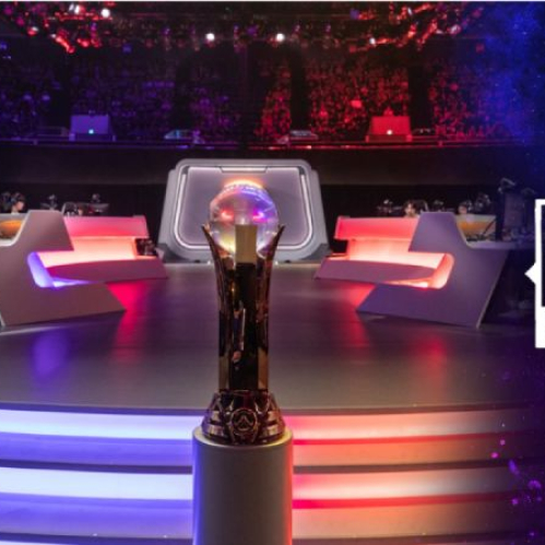 Escenario competitivo con equipos enfrentándose en una arena iluminada y un trofeo al frente.