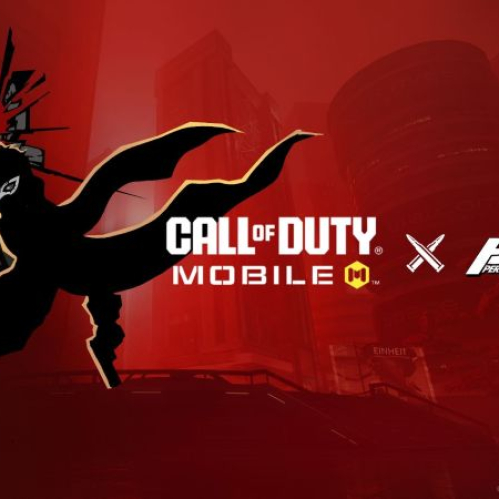 Material promocional con estética roja y silueta de personaje en pose dinámica junto a logotipos de CODM y Persona 5 Royal.