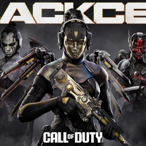 Tres operadores con armaduras futuristas posando con armas avanzadas bajo el título “BlackCell”.