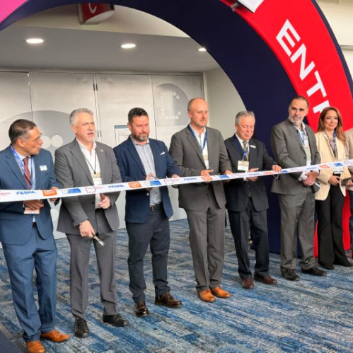 Directivos y representantes de FESPA México y Expo Producción 2026 realizando el corte de listón inaugural en el Centro Citibanamex.