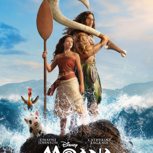 Moana y Maui posan sobre una roca mientras el océano los rodea en una imagen promocional del filme.