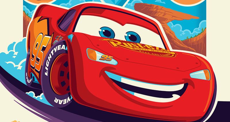 Póster del 20º aniversario de Cars: Una aventura sobre ruedas. Ilustración en formato vertical del póster conmemorativo del 20º aniversario de la película Cars de Disney Pixar. En la parte superior destaca el logotipo oficial con el número 20 en tono cromado. Al centro aparece el personaje de Rayo McQueen en color rojo brillante sobre una curva de asfalto, flanqueado por recuadros circulares con Mate y Doc Hudson. En la sección inferior se observa el letrero de Welcome to Radiator Springs junto a personajes como Sally, Luigi, Guido, Ramón, Flo, Rojo y Sheriff sobre un fondo ilustrado de cañones rocosos.