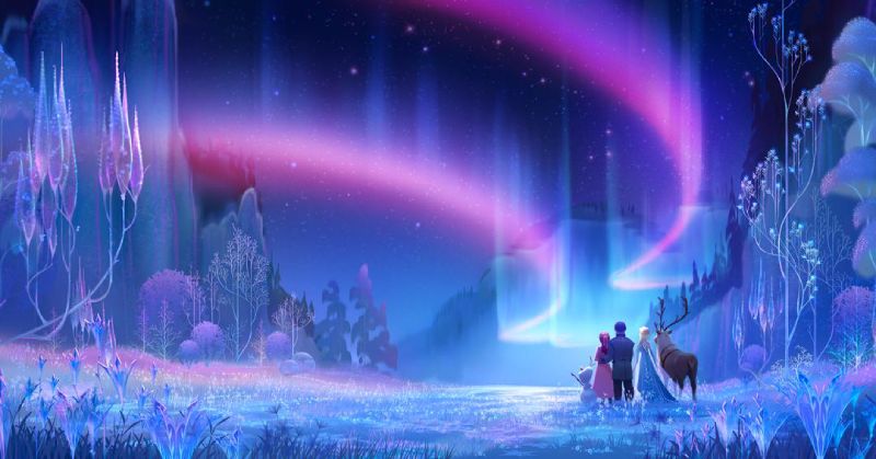 Arte conceptual que muestra a Elsa, Anna, Kristoff, Olaf y Sven de espaldas contemplando una aurora boreal de tonos púrpuras y rosados sobre un paisaje nevado místico.