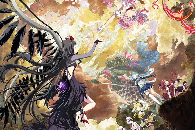 Póster oficial en español de "Puella Magi Madoka Magica - Walpurgisnacht Rising". Póster oficial ilustrado en composición vertical sobre un fondo surrealista de nubes y fragmentos de rocas. En la esquina superior izquierda se aprecia la leyenda en blanco: "El mundo no la perdonará". A la izquierda destaca Homura Akemi en una versión oscura con vestido negro deshilachado y alas de plumas negras. En la parte superior derecha, Madoka Kaname flota con vestido rosa portando un arco de luz. Abajo a la derecha aparecen Sayaka Miki, Kyoko Sakura, Mami Tomoe y Nagisa Momoe sobre una plataforma rocosa. En la parte inferior se lee el título "THE MOVIE PUELLA MAGI MADOKA MAGICA Walpurgisnacht: Rising" y la fecha "EN CINES 01 DE OCTUBRE 2026" con los logotipos de Konnichiwa! y Aniplex.