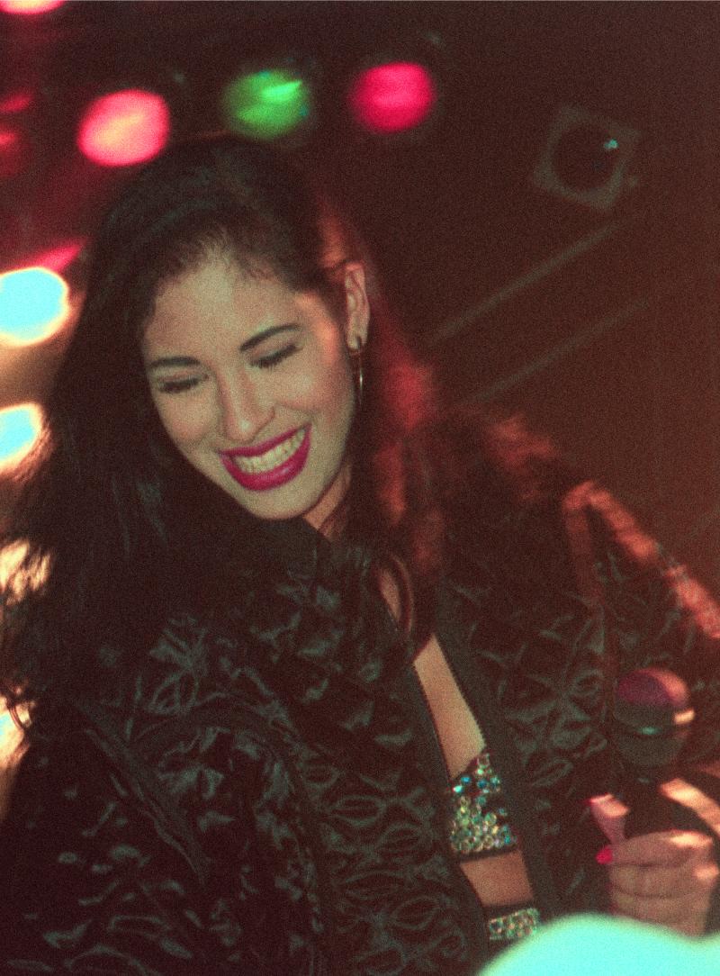 Reseña: “Selena y los Dinos”