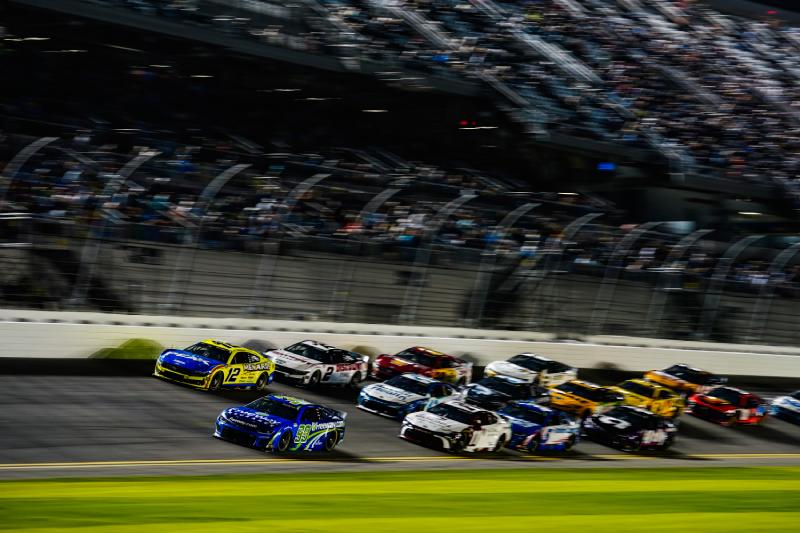 Daniel Suárez comienza la temporada 2025 en la Daytona 500