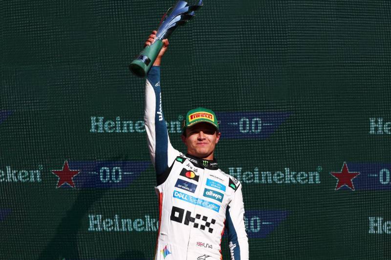 Lando Norris gana en México y lidera el campeonato
