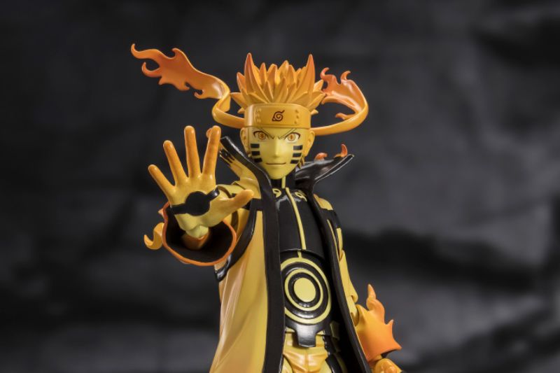 Figura detallada de un personaje de anime en pose dinámica, con colores brillantes y acabado de colección.