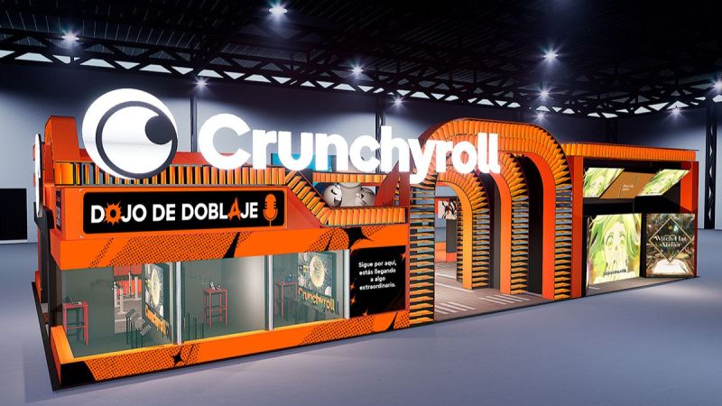 Stand de Crunchyroll en CCXPMX 2026 Estructura luminosa y moderna con áreas temáticas dedicadas al anime dentro de un recinto de convención.