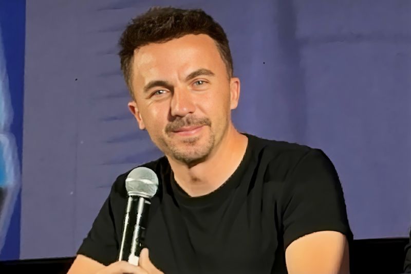 Frankie Muniz se encuentra con sus fans en el 30 aniversario de la Mole