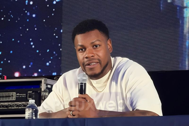 John Boyega hizo presente el poder de la fuerza en el 30 aniversario de La Mole 30