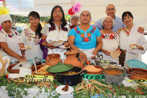 PoluxWeb - Realizan segunda muestra de comida otomí