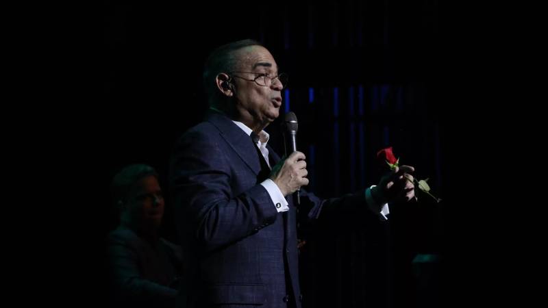 Gilberto Santa Rosa triunfa en el Auditorio Nacional 