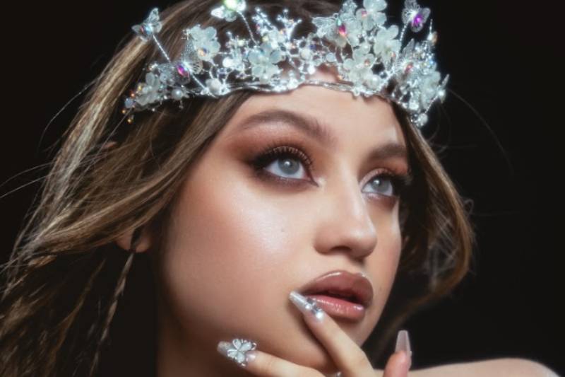 Karol Sevilla rompe estereotipos con su nuevo sencillo “Cenicienta” 