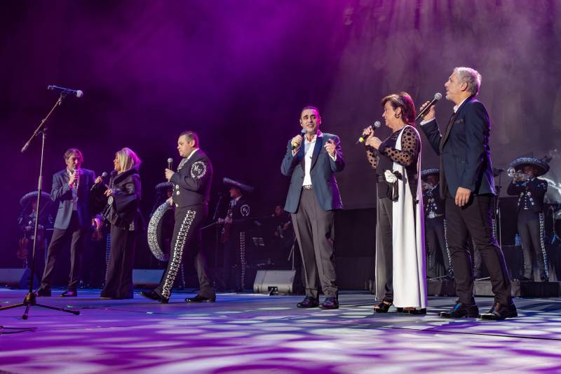 Mocedades y el Mariachi Vargas de Tecalitlán ofrecen emotivo concierto en el Auditorio Nacional