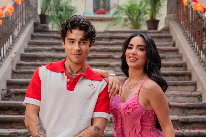 Mario Bautista y Kim Loaiza celebran a las madres con “Mamá”