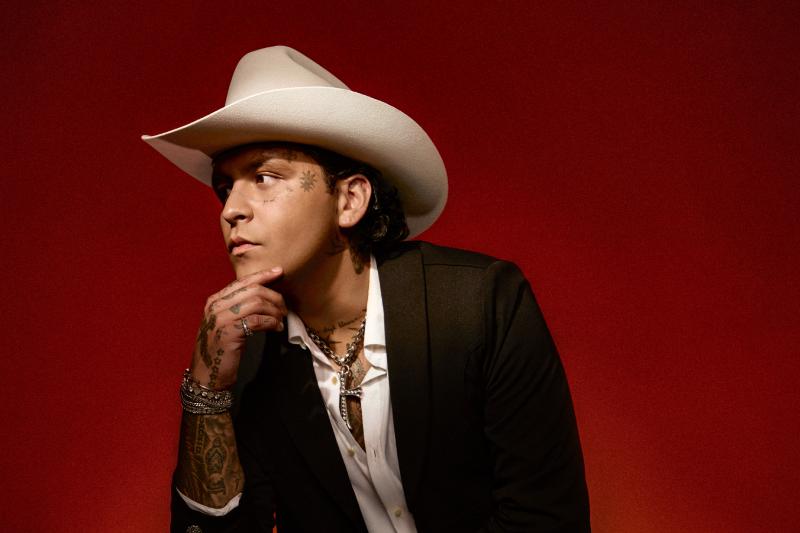Christian Nodal lanza su nuevo álbum ¿QUIÉN + COMO YO?