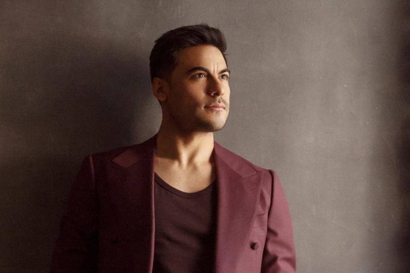 Carlos Rivera lanza su disco más emocional: ¿Qué Significa el Amor?