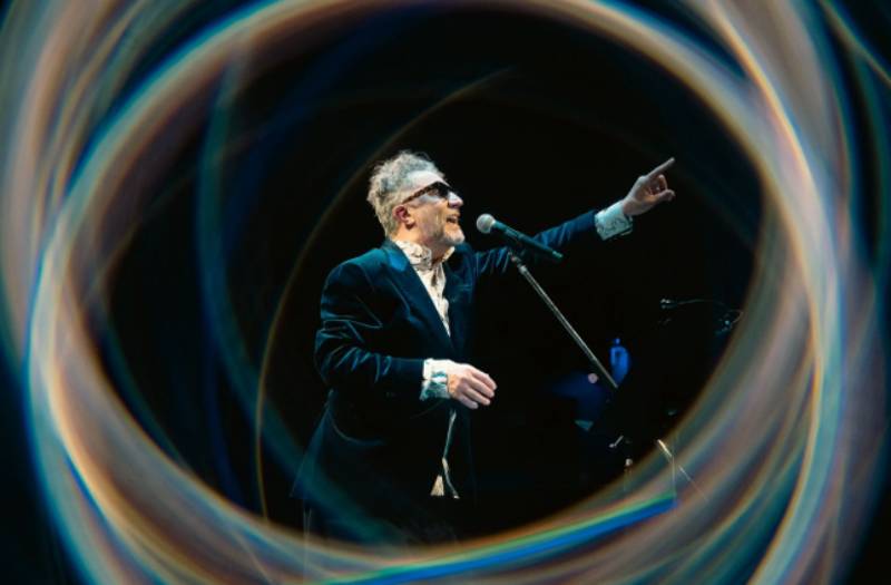 Fito Páez culmina su gira en EE.UU. y estrena el video de Balas y Flores