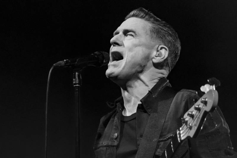 Bryan Adams contagia de rock a la Arena CDMX