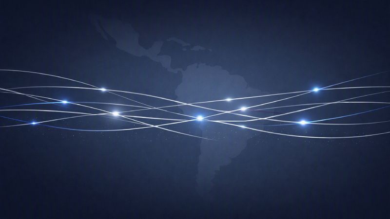 Infraestructura de fibra óptica FTTH en América Latina Ilustración gráfica con fondo azul oscuro que muestra el mapa del continente americano en baja opacidad, sobrepuesto por trazos curvos de luz blanca y puntos brillantes que simulan conexiones de fibra óptica cruzando la región.