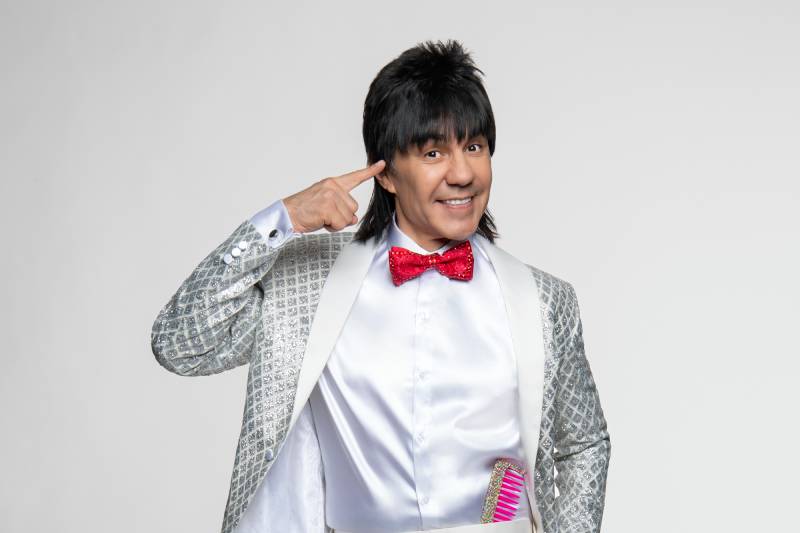 Piensa Rápido: Adrián Uribe regresa como El Vítor en nuevo game show