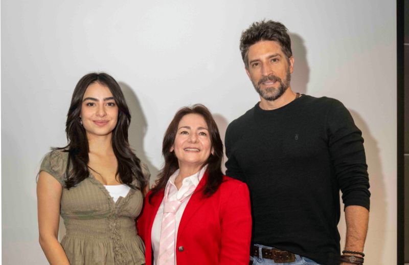 Valentina Buzzurro y David Chocarro encabezarán la nueva telenovela “Te Esperaba”