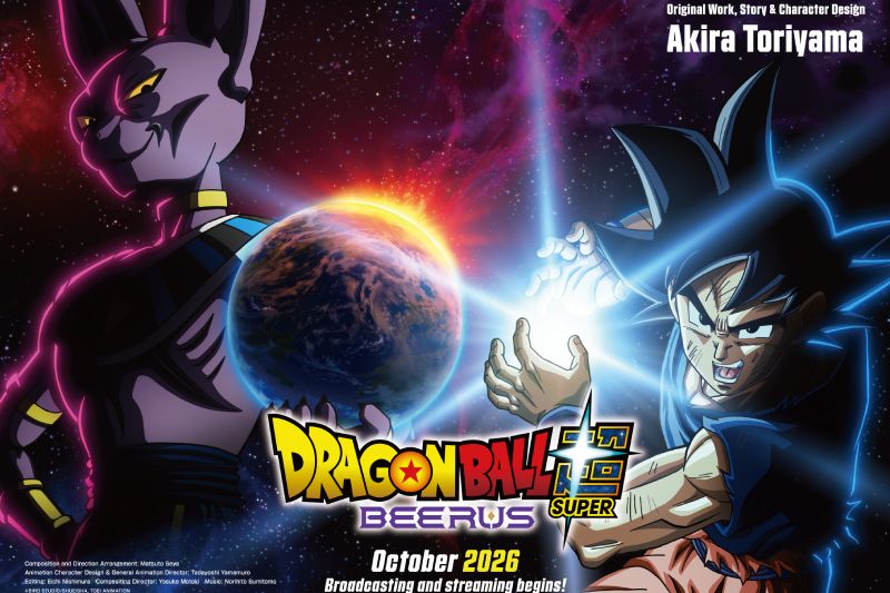 Póster promocional horizontal de la serie Dragon Ball Super: Beerus sobre un fondo espacial repleto de galaxias y nebulosas en tonos morados, azules y rojos. A la izquierda aparece de perfil el Dios de la Destrucción, Beerus, envuelto en un aura magenta con una sonrisa astuta. Al centro se muestra el planeta Tierra iluminado por un intenso resplandor cósmico. A la derecha, Son Goku en su forma base adopta una postura de combate mientras carga una esfera de energía azul, rodeado por un aura del mismo color. En la esquina superior derecha figura el texto "Original Work, Story & Character Design Akira Toriyama", y en la parte inferior se lee el logotipo de "Dragon Ball Super BEERUS" junto con la leyenda "October 2026 Broadcasting and streaming begins!".