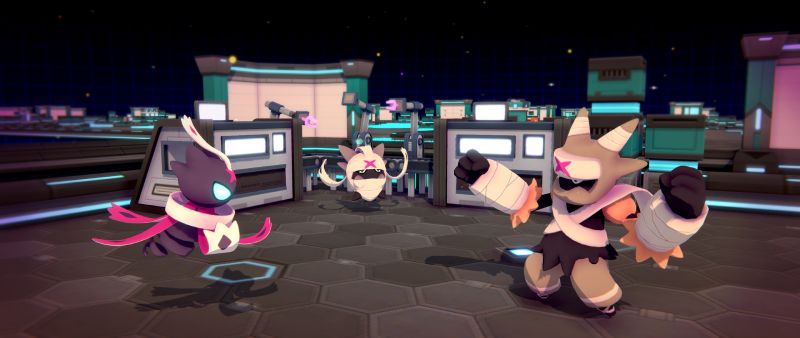 Tres criaturas de Temtem Swarm en un entorno futurista enfrentándose en combate dentro de una arena tecnológica.