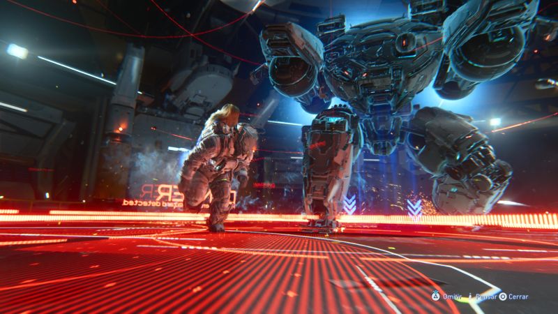 Personaje enfrentando a un robot gigante en un entorno industrial iluminado en rojo y azul.