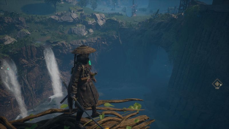 Vista panorámica de un bioma natural donde Emma contempla un acantilado con cascadas de fondo desde una estructura de raíces gigantes.