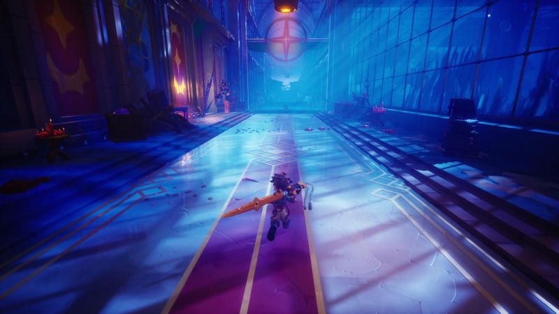 Diseño de interiores y ambientación en Duskfade Zirian corriendo por un pasillo majestuoso de un templo con piso pulido que refleja alfombras moradas y ventanas gigantescas.