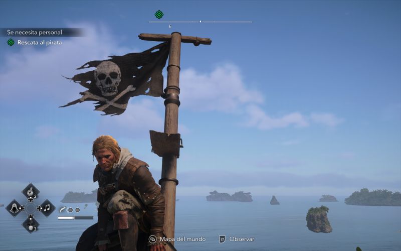 Edward Kenway agachado junto al mástil de un barco con la bandera de la calavera pirata observando el mar desde una posición elevada.